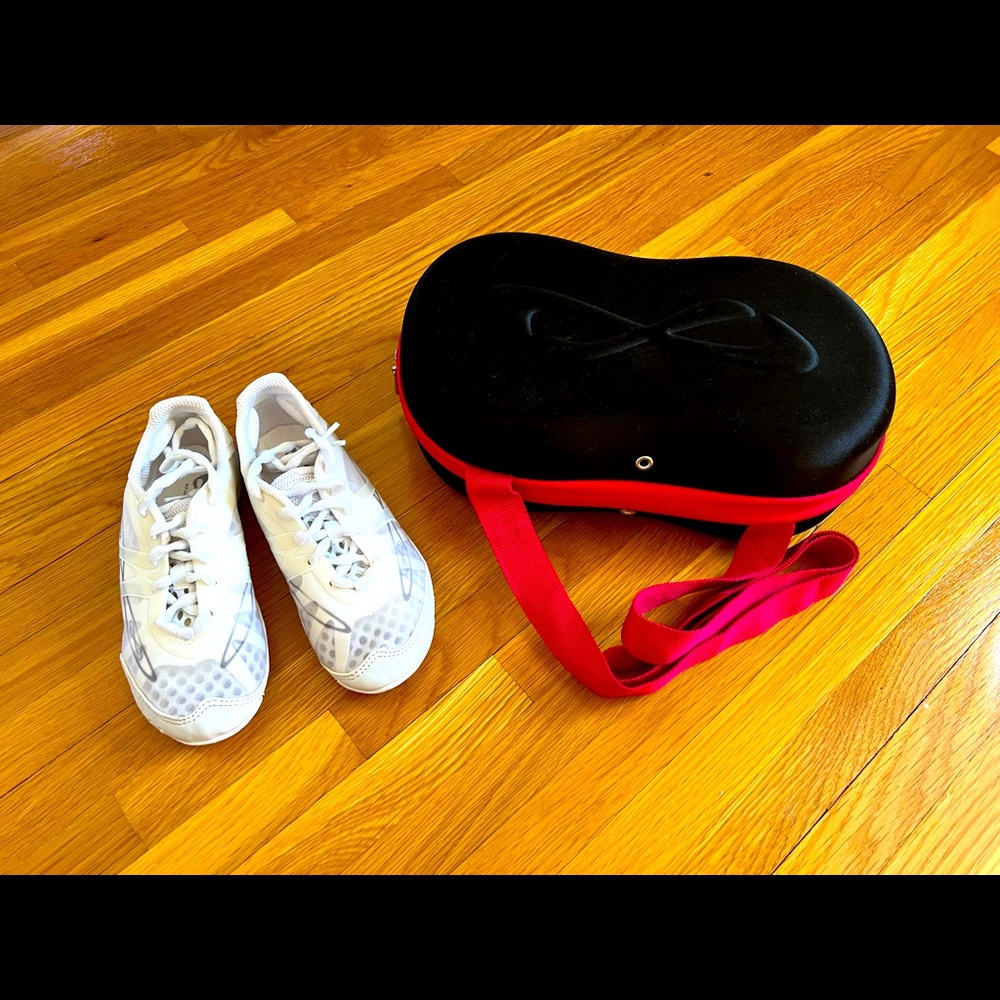 Like NEW Nfinity Vengeance Cheer Shoes Size Youth 3